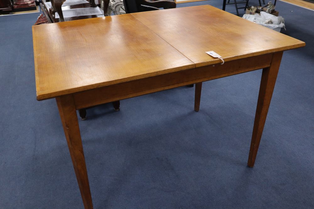 A Heals oak extending dining table, 107 x 78cm